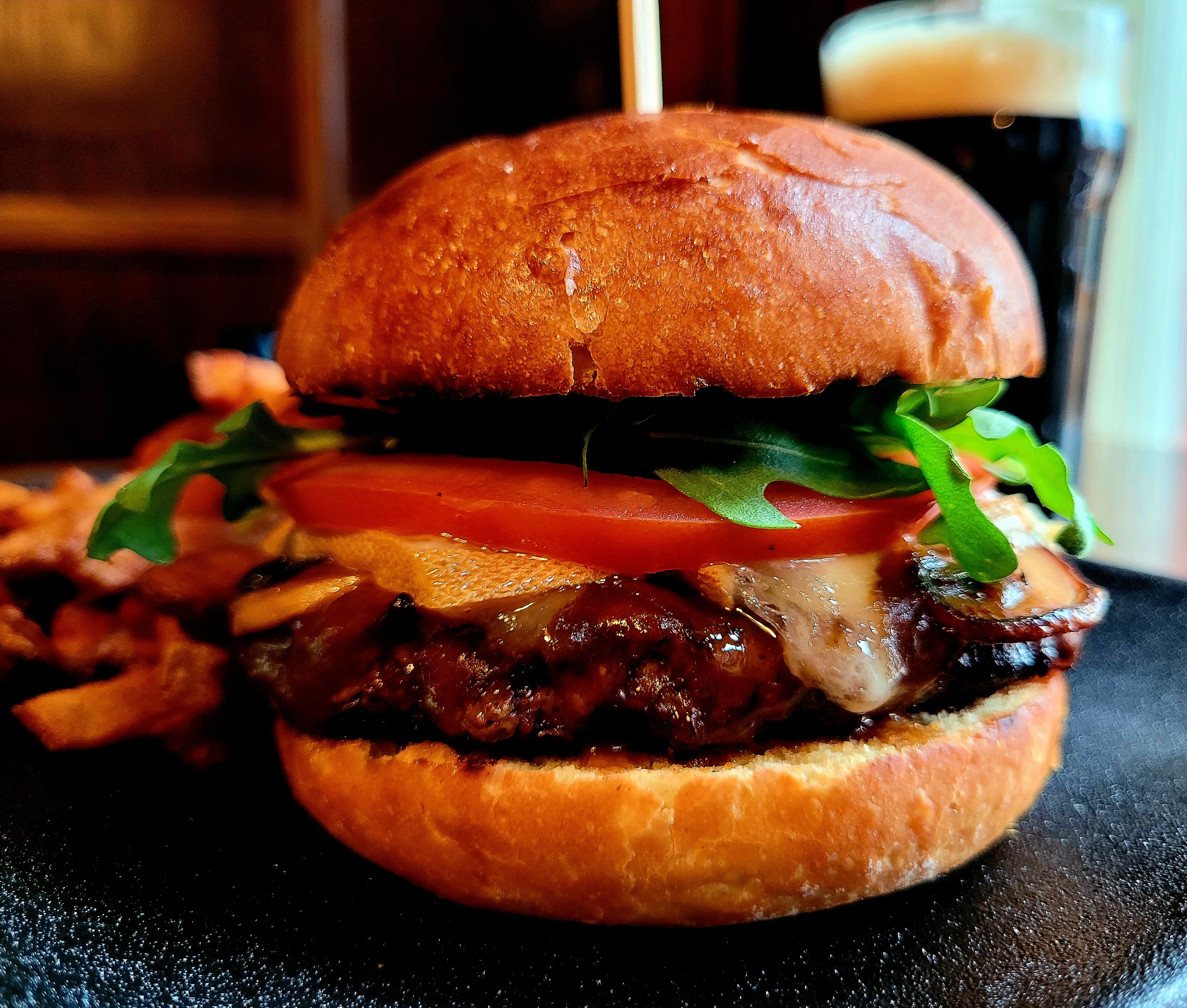 Bière, Burger de Bison, Saumon fumé et dessert à partager pour 2 personnes - Brasserie Artisanale Albion