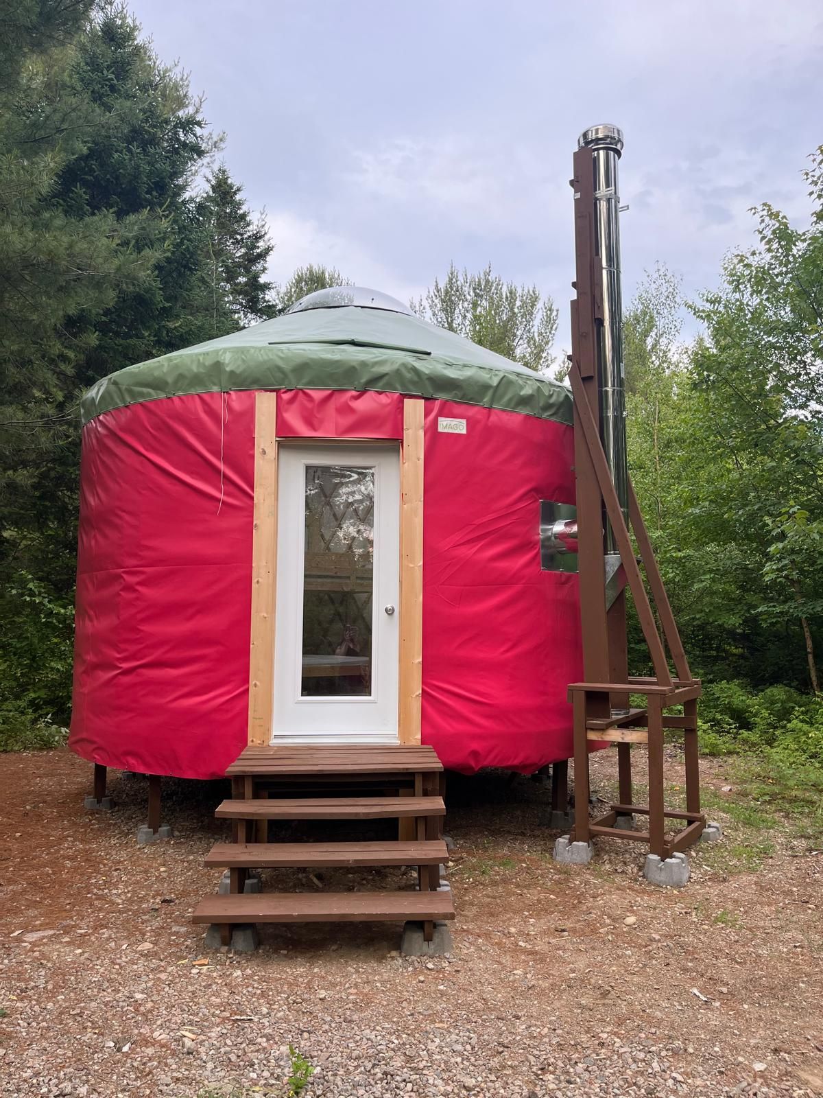 Évasion de 1 nuit en yourte Framboise pour 2 personnes - Chez Mel & Nico Camping Insolite