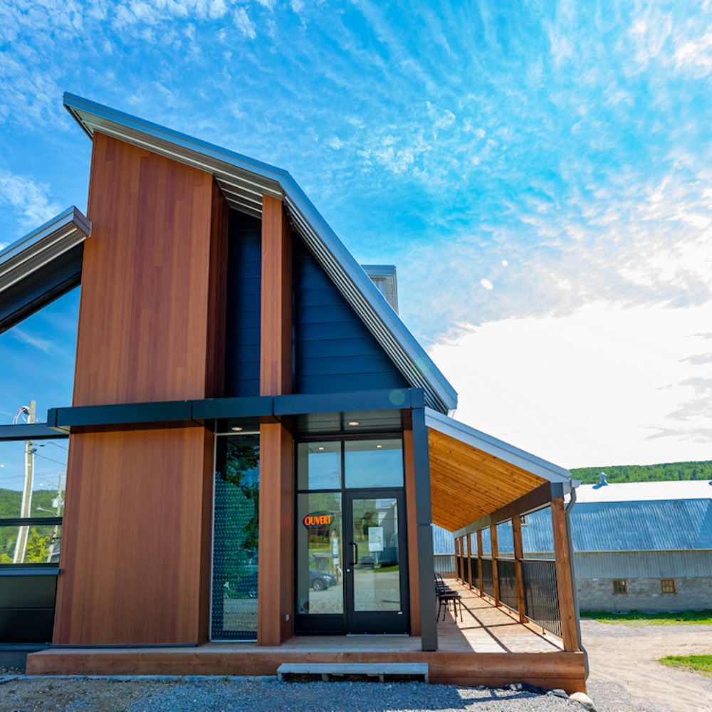 A guided tour and a tasting platter for 2 people - Centre de l'émeu de Charlevoix