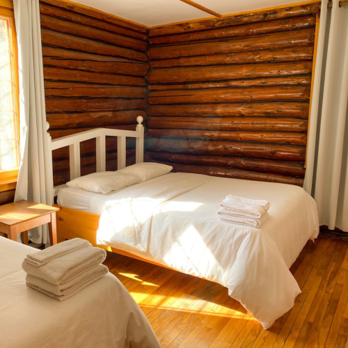 Forfait Nuitée en chalet et souper pour 2 personnes - Auberge Alpine Inn disponible dans la catégorie Getaway - Coffrets Prestige - 1