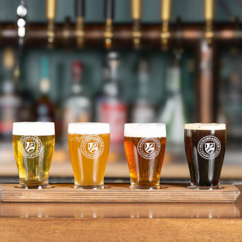 Forfait Dégustation de bières et plateau de bouchées pour 2 personnes - Microbrasserie Charlevoix - Restaurant le Saint-Pub disponible dans la catégorie Dining - Coffrets Prestige - 1
