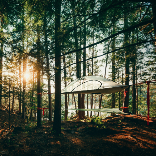 Forfait Nuitée en tente suspendue pour 2 personnes - CarpeDiem Aventures disponible dans la catégorie Getaway - Coffrets Prestige - 1
