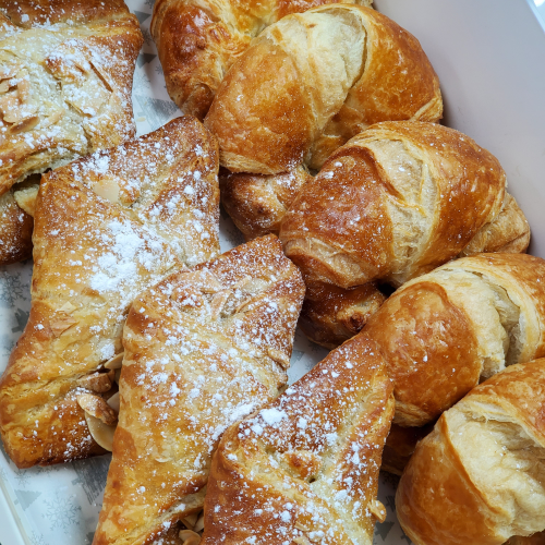 Forfait Viennoiseries pour 2 personnes - Pâtisserie Noisette et Chocolat disponible dans la catégorie Dining - Coffrets Prestige - 1