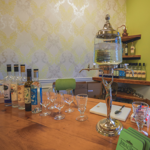 Forfait Dégustation, visite complète et spiritueux pour 2 personnes - Absintherie des Cantons disponible dans la catégorie Activity - Coffrets Prestige - 1