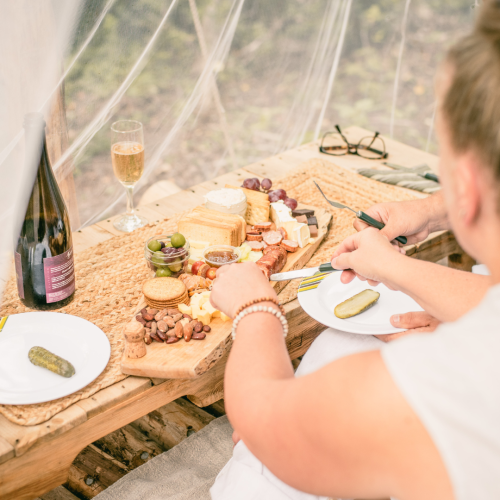 Package Luxury Picnic for 2 person - Creekside RnR available in Gastronomy - Coffrets Prestige - 1