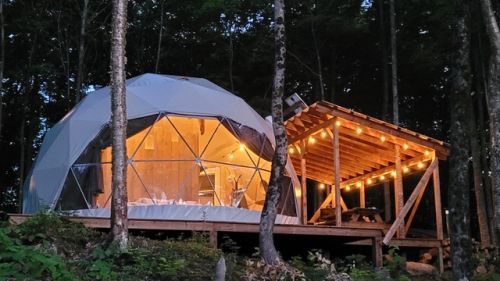 Forfait Nuitée en dôme, en cabine flottante ou en chalet - Au delà du Boulot disponible dans la catégorie Getaway - Coffrets Prestige - 1