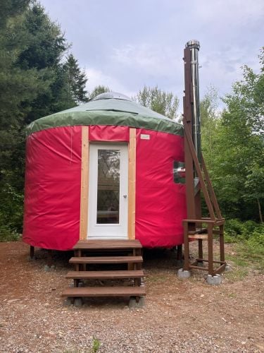 Forfait Évasion de 1 nuit en yourte Framboise pour 2 personnes - Chez Mel & Nico Camping Insolite disponible dans la catégorie Getaway - Coffrets Prestige - 1