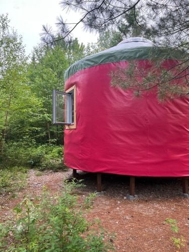 Forfait 1 nuit en yourte Framboise pour 2 personnes - Chez Mel & Nico Camping Insolite disponible dans la catégorie Getaway - Coffrets Prestige - 1