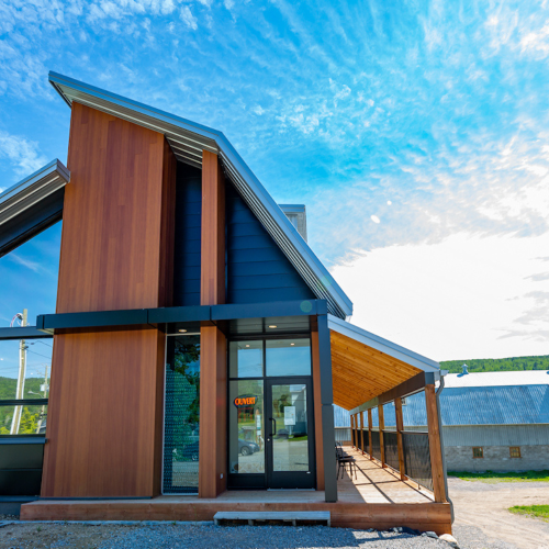 Forfait Une visite guidée avec assiette de dégustation pour 2 personnes - Centre de l'émeu de Charlevoix disponible dans la catégorie Activity - Coffrets Prestige - 1