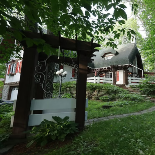Forfait Nuitée Prestige pour 2 personnes - Le Manoir aux Secrets disponible dans la catégorie Getaway - Coffrets Prestige - 1